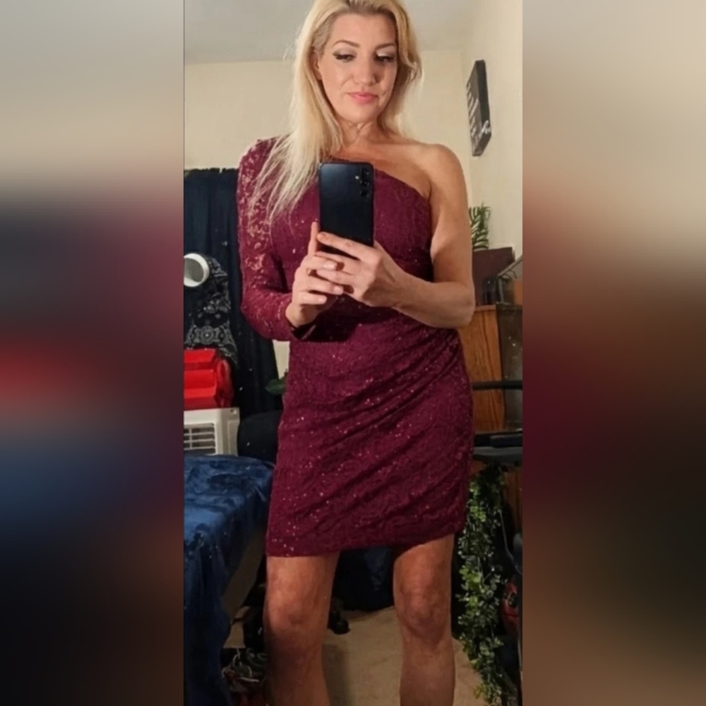 Elegant Burgundy Lace One-Shoulder Dress
